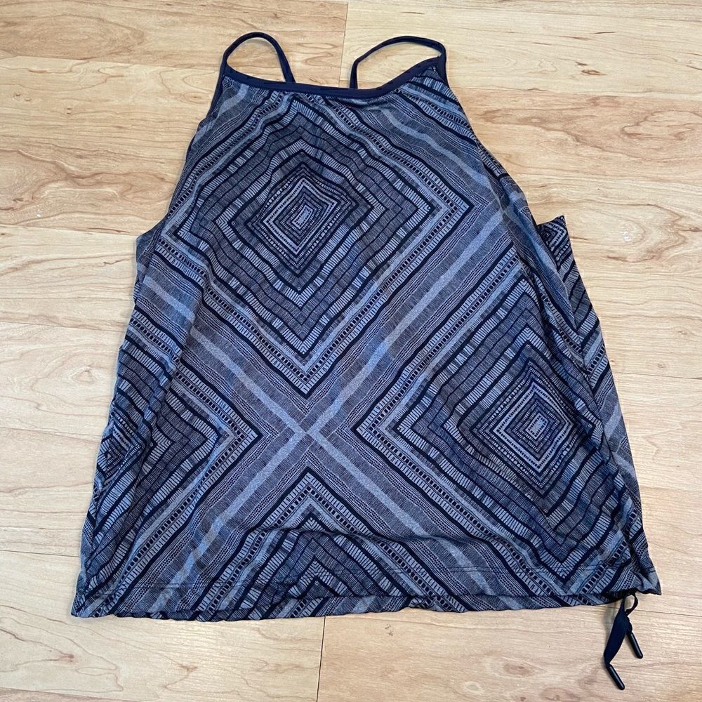 Fabletics gray workout tank with attached sports bra